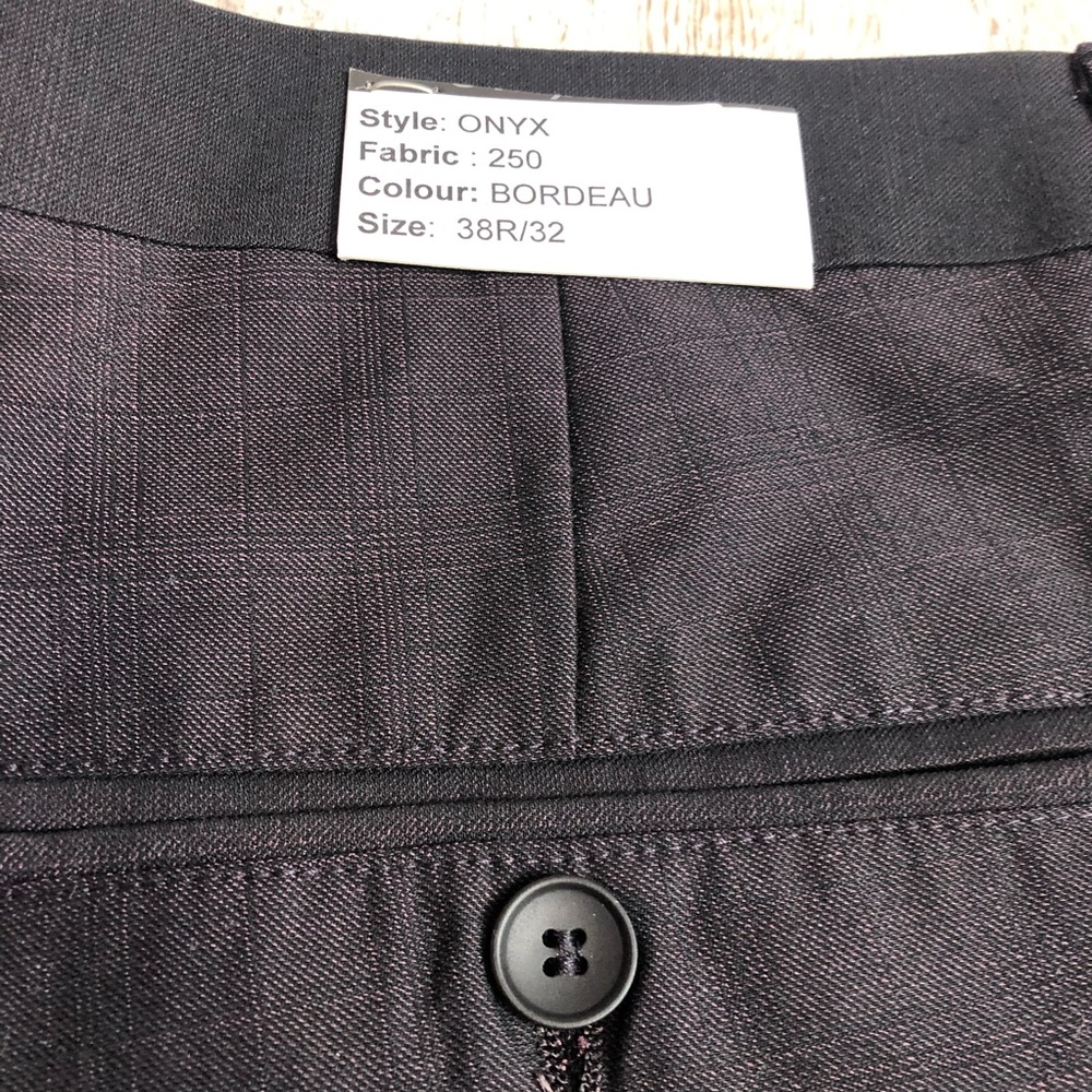 Classic Men's Suit - Picture 7 of 9